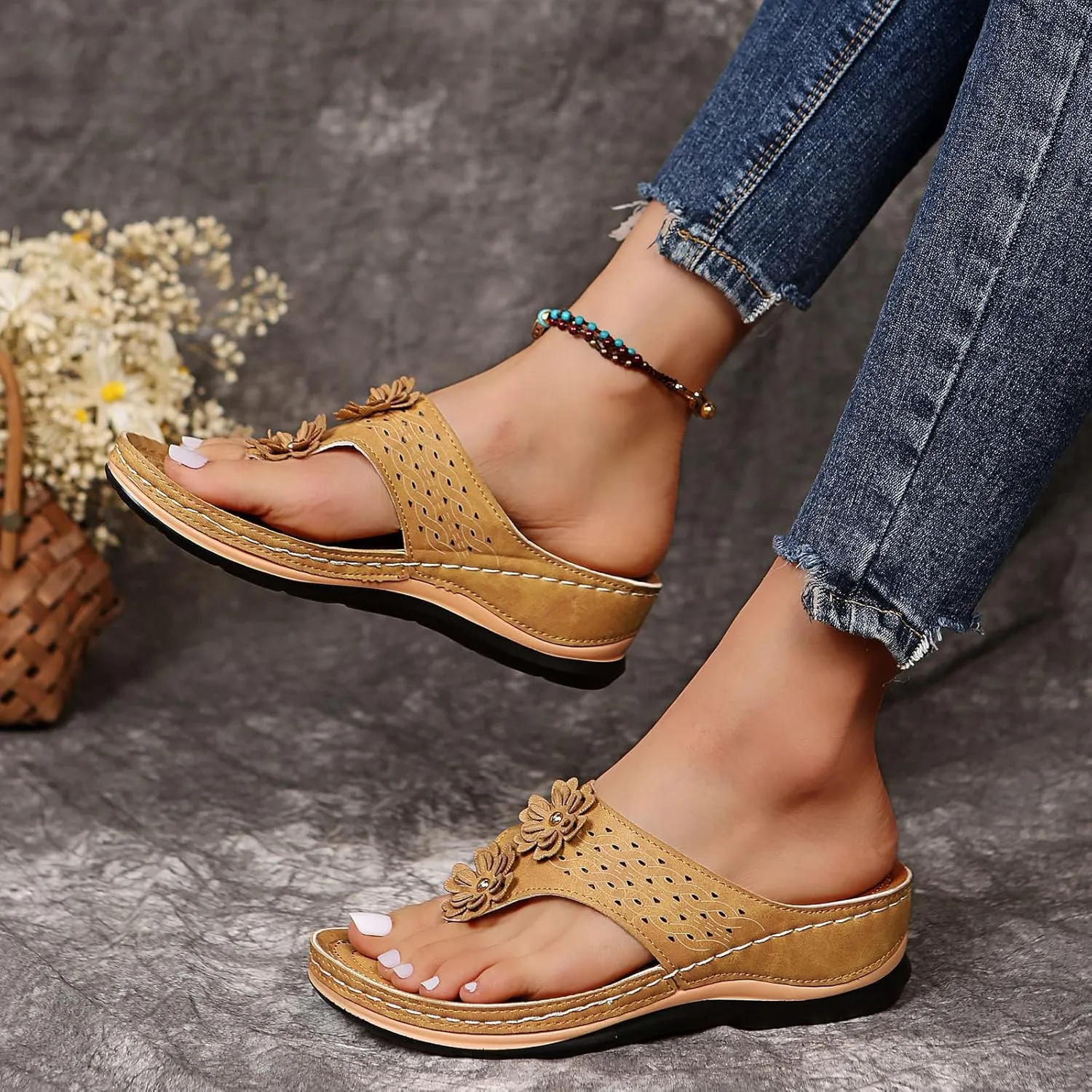 Flip Flops Women Comfortable Summer Beach Thong Sandals Flip Flop Slip on Lightweight Athletic Thong Sandals