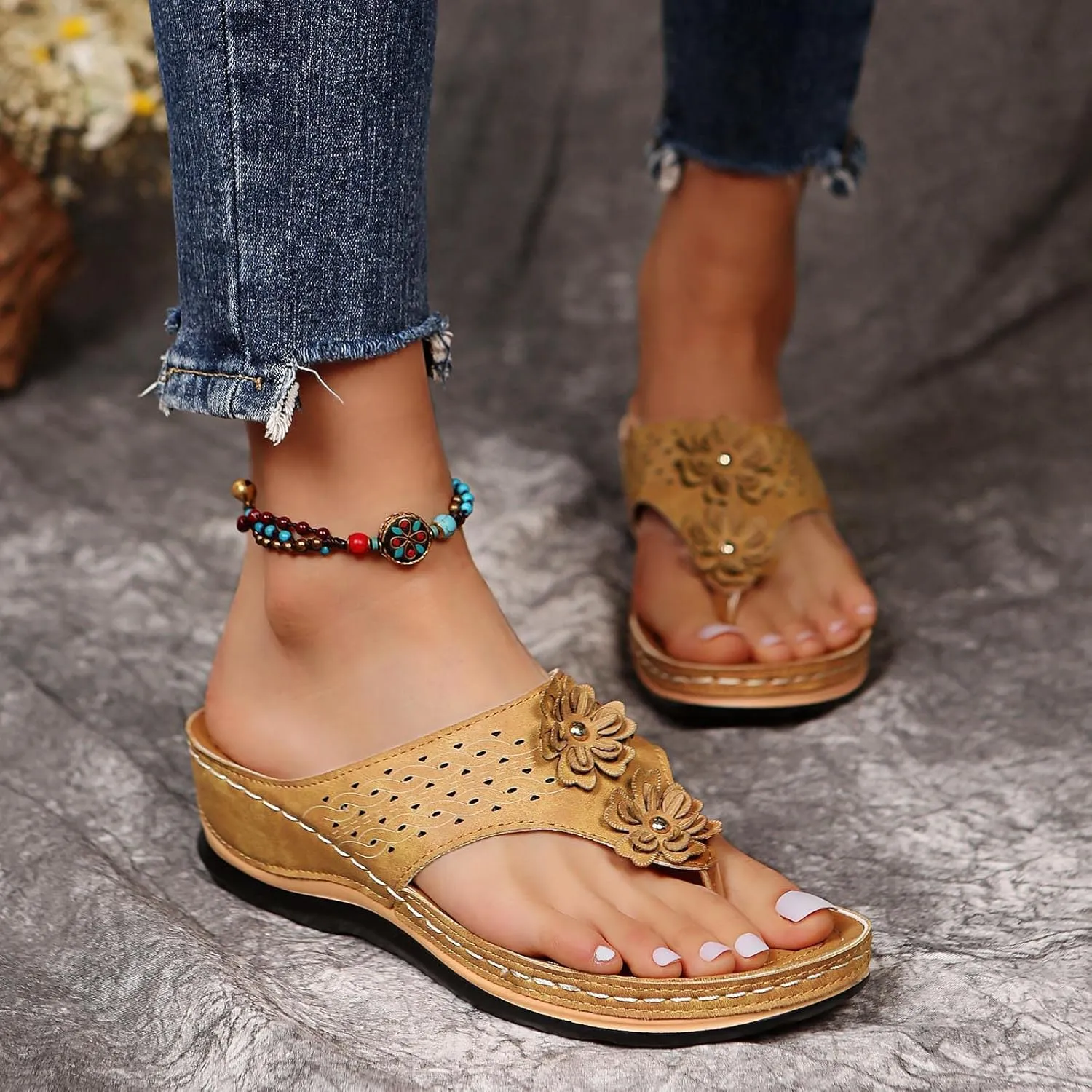 Flip Flops Women Comfortable Summer Beach Thong Sandals Flip Flop Slip on Lightweight Athletic Thong Sandals