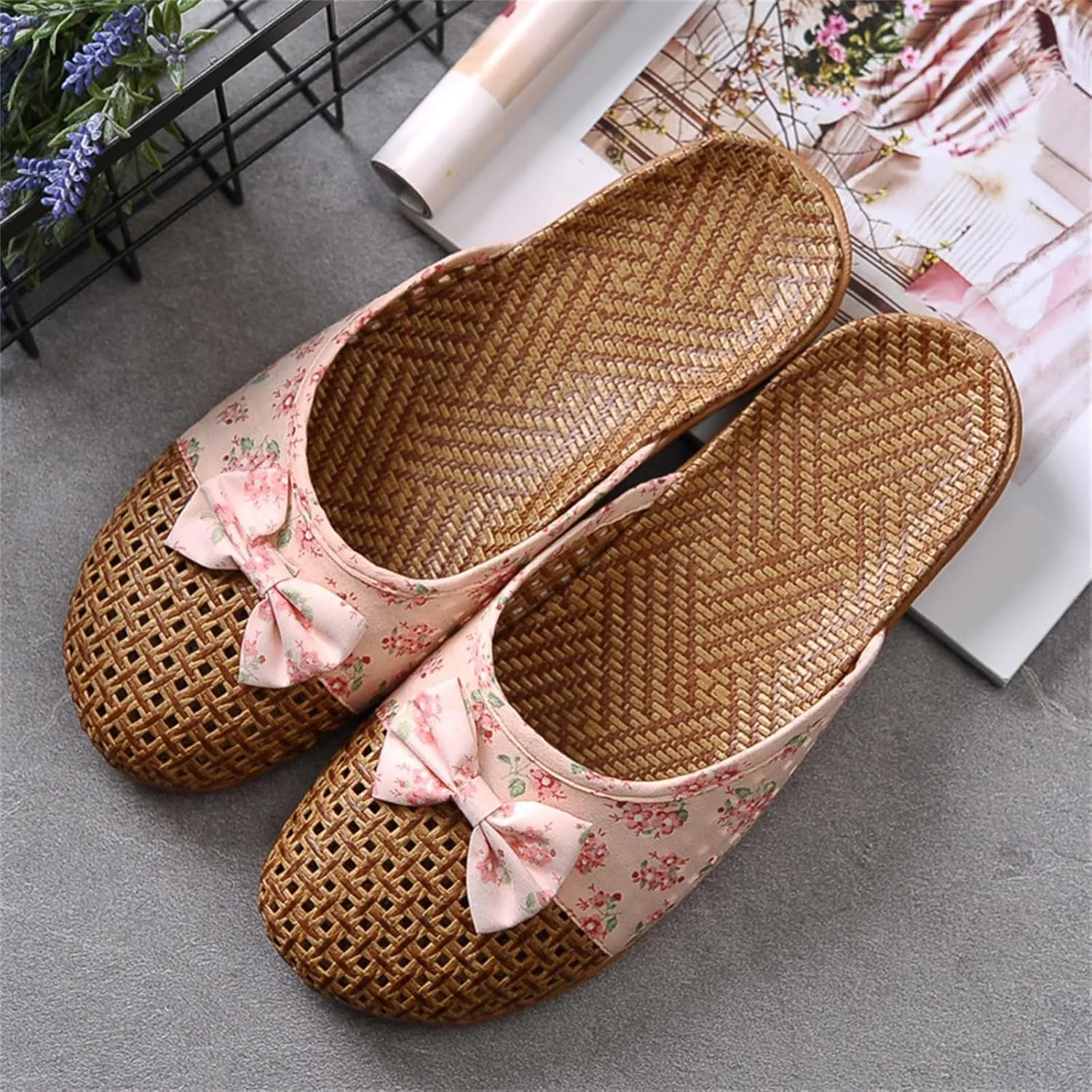 Slide Sandals for Women 2025 Comfortable Vine Grass Woven Slippers Closed Toe Home Slippers Anti Slip Grass Mat Sandals Bohemian Breathable Vacation Shoes